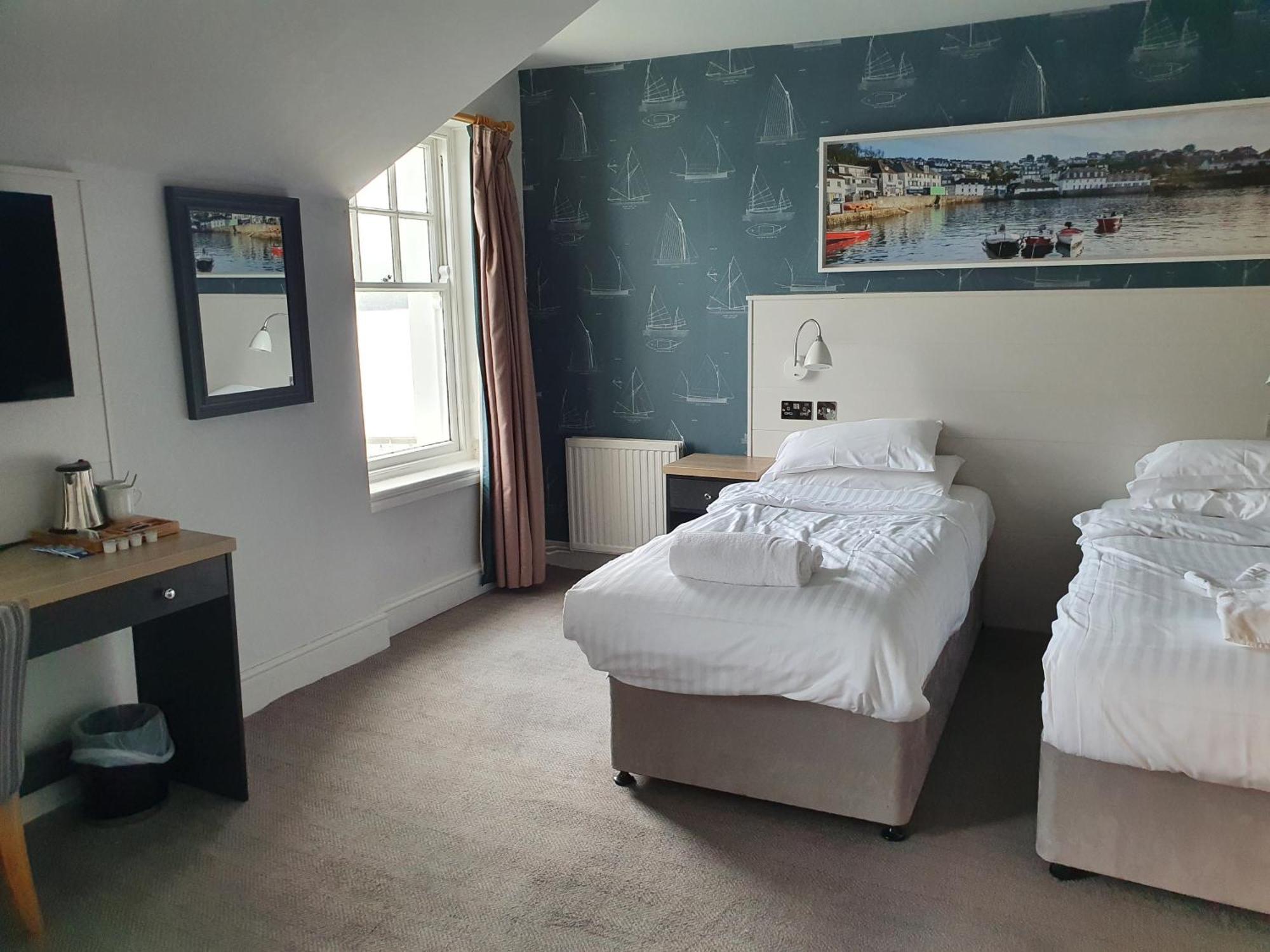 Ship And Castle Hotel Saint Mawes Esterno foto